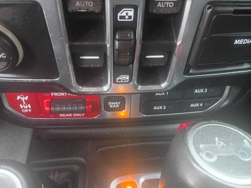 Used 2018 Jeep Wrangler Unlimited Rubicon AWD/4WD image 24