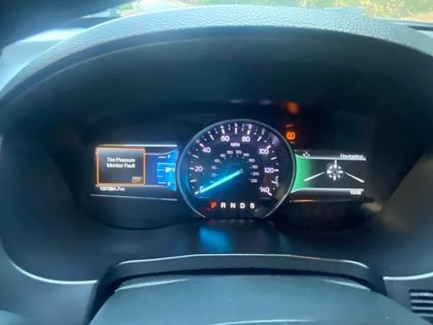 Used 2018 Ford Explorer XLT w/ Equipment Group 202A FWD image 13