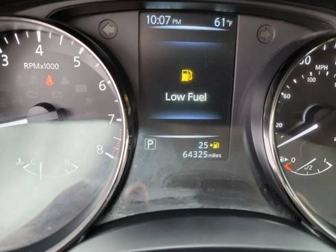 Used 2017 Nissan Rogue SV AWD/4WD image 17