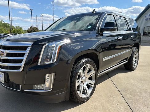 Used 2016 Cadillac Escalade Premium AWD/4WD image 3