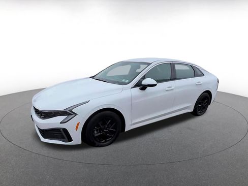 Used 2025 Nissan Versa SV image 7