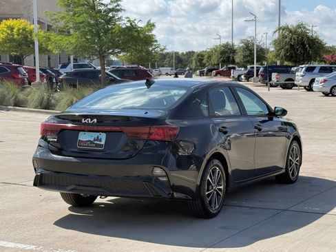 Used 2023 Kia Forte LXS FWD image 5