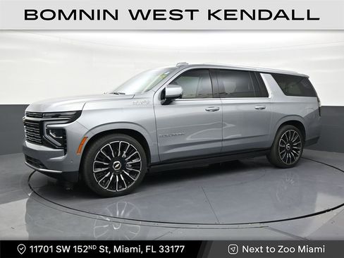 Used 2025 Chevrolet Suburban High Country AWD/4WD image 1