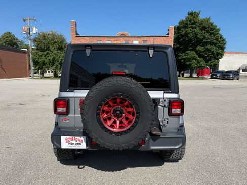 Used 2018 Jeep Wrangler Unlimited Sahara w/ Dual Top Group AWD/4WD image 6