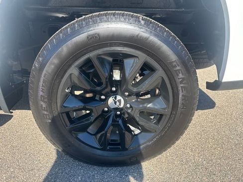Used 2024 Chevrolet Silverado 1500 Custom image 16