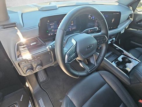 Used 2025 Chevrolet Suburban Z71 w/ Comfort Package image 10