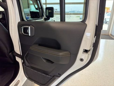 Used 2024 Jeep Wrangler Unlimited Sahara w/ Technology Group AWD/4WD image 44