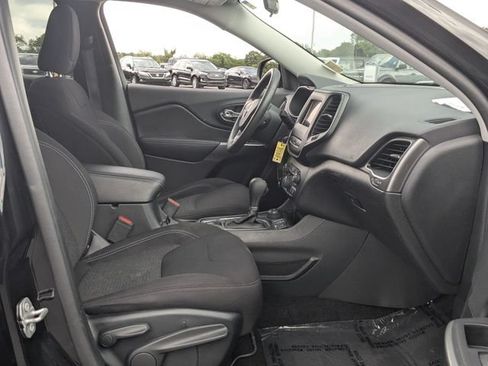 Used 2019 Jeep Cherokee Latitude w/ Popular Appearance Group AWD/4WD image 25