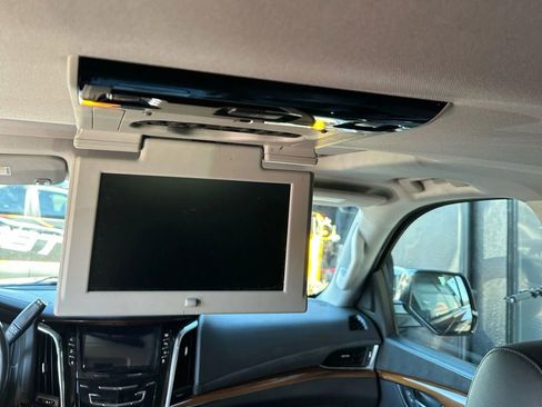 Used 2015 Cadillac Escalade Luxury image 6