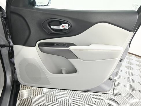 Used 2022 Jeep Cherokee Latitude Lux image 12