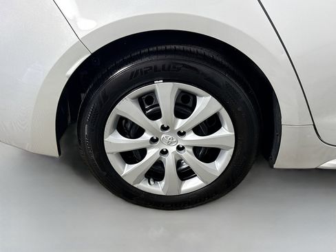 Used 2021 Toyota Corolla LE FWD image 32