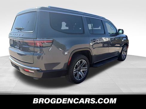 Used 2025 Jeep Wagoneer 4WD image 3