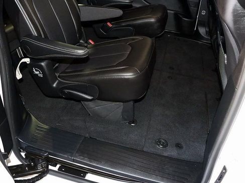 Used 2026 Chrysler Pacifica Select image 27