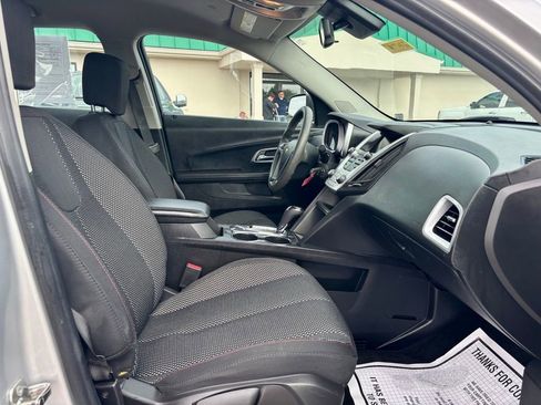 Used 2017 Chevrolet Equinox LS FWD image 12