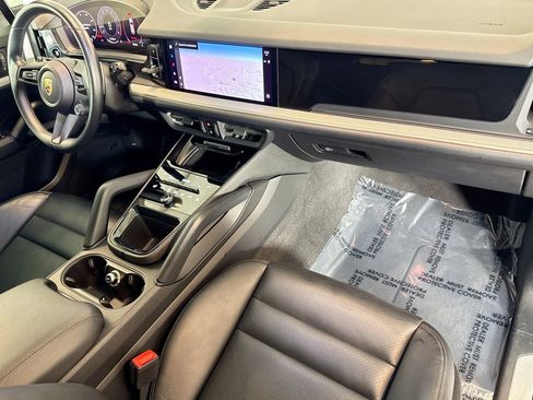 Used 2024 Porsche Cayenne image 28