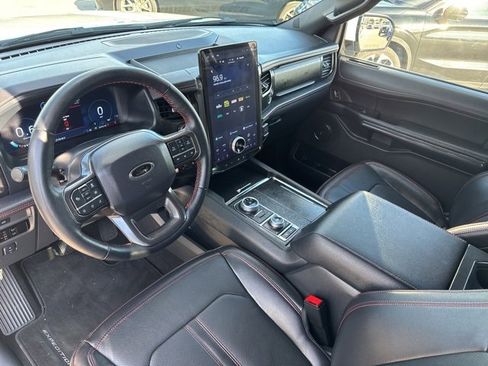 Used 2024 Ford Expedition Limited image 18