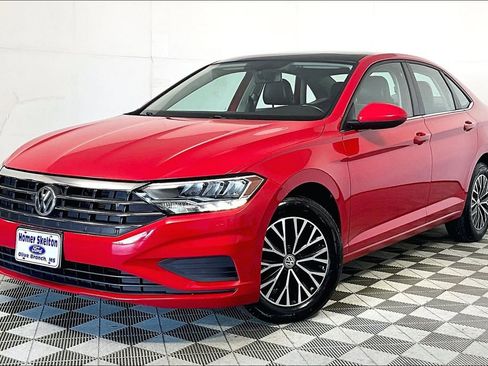 Used 2019 Volkswagen Jetta SE image 2