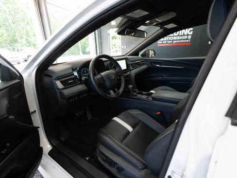 Used 2025 Toyota Camry SE FWD image 8