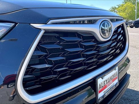 Used 2021 Toyota Highlander XLE image 30