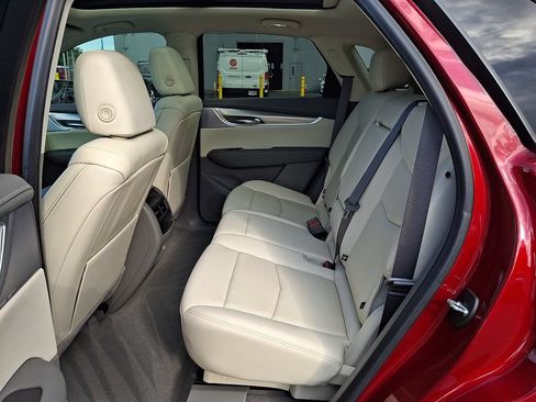 Used 2022 Cadillac XT5 Premium Luxury FWD image 10
