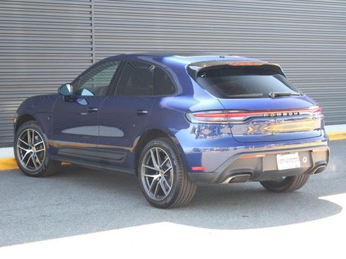 Used 2022 Porsche Macan AWD/4WD image 3