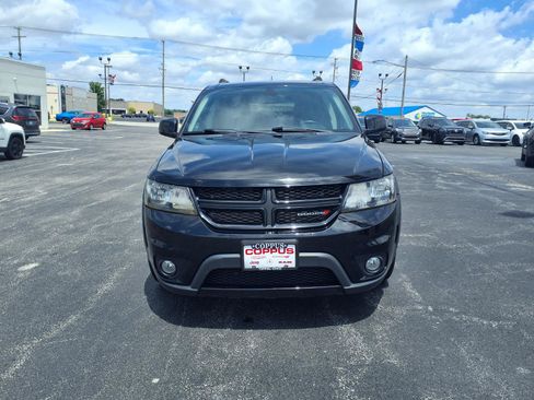 Used 2019 Dodge Journey SE w/ Connectivity Group FWD image 2