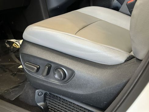 Used 2024 Toyota Sienna XLE image 12