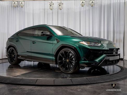 Used 2024 Lamborghini Urus S AWD/4WD image 2