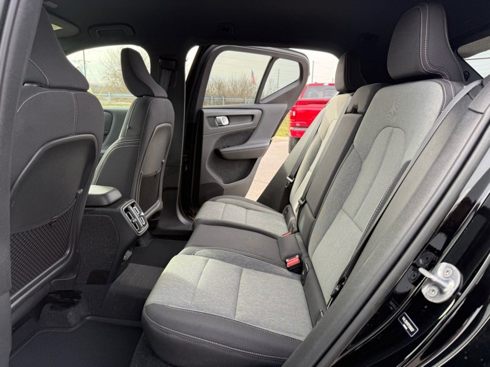 Used 2023 Volvo XC40 B5 Core AWD/4WD image 28
