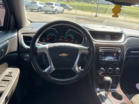 Used 2017 Chevrolet Traverse LT w/ Style and Technology Package FWD image 15