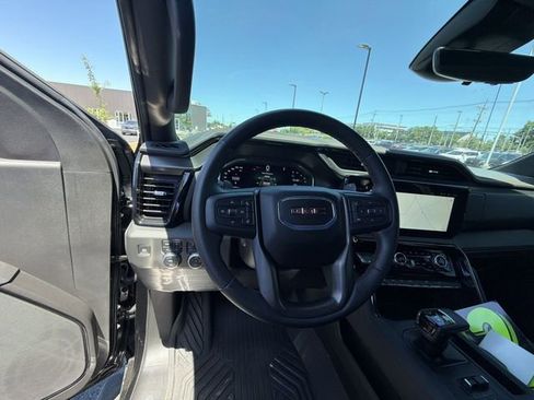 Used 2025 GMC Sierra 1500 AT4 w/ AT4 Premium Package AWD/4WD image 14