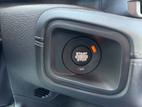Used 2025 Jeep Wrangler Unlimited Sahara AWD/4WD image 28