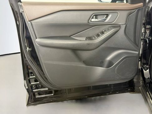 Used 2023 Nissan Rogue SV w/ SV Premium B Package AWD/4WD image 17