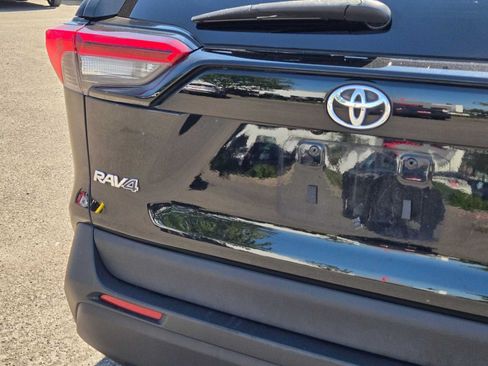 Certified 2020 Toyota RAV4 LE w/ Carpet Mat Package AWD/4WD image 15