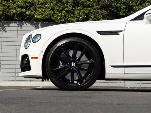 Used 2024 Bentley Flying Spur V8 image 24