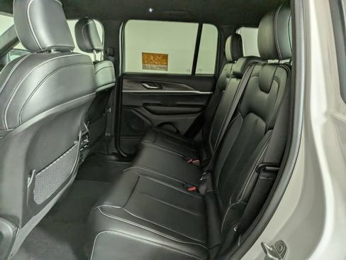 Certified 2025 Jeep Grand Cherokee Limited w/ Black Appearance Package AWD/4WD image 31