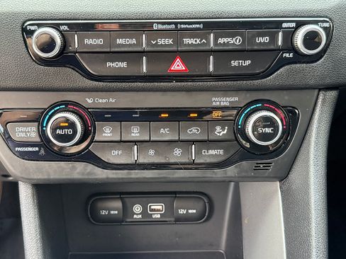 Used 2018 Kia Niro FE FWD image 19