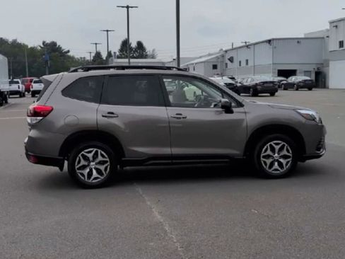 Used 2022 Subaru Forester Premium image 9