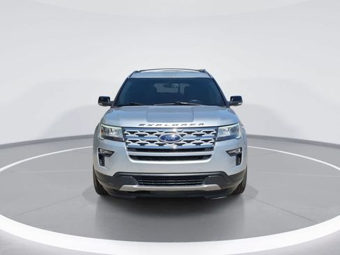 Used 2018 Ford Explorer XLT w/ Equipment Group 202A FWD image 3
