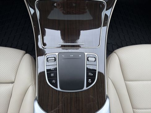 Used 2022 Mercedes-Benz GLC 300 4MATIC image 24