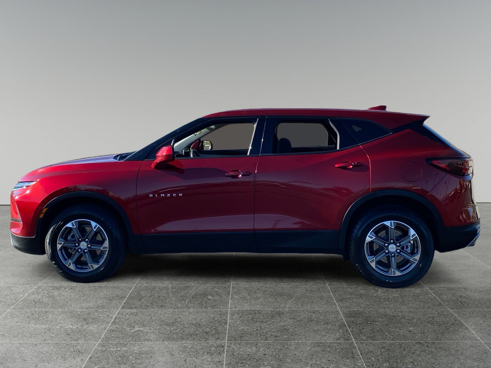 Used 2025 Chevrolet Blazer LT AWD/4WD image 2