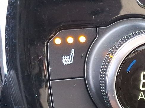 Certified 2024 Toyota Highlander XLE image 24