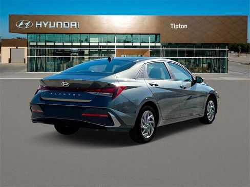 New 2024 Hyundai Elantra SEL image 7