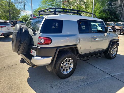 Used 2012 Toyota FJ Cruiser 2WD w/ Upgrade Pkg image 7