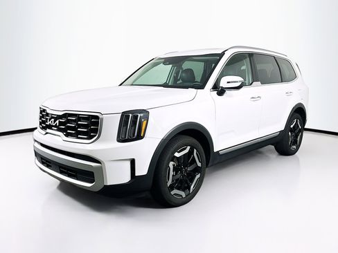 Used 2025 Kia Telluride S FWD image 3