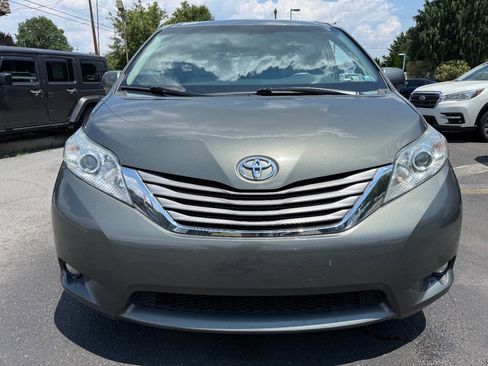 Used 2012 Toyota Sienna XLE FWD image 8