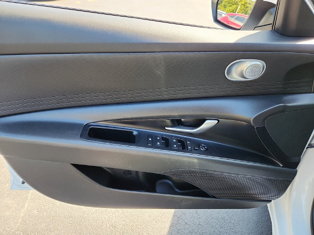 Used 2024 Hyundai Elantra SEL FWD image 13
