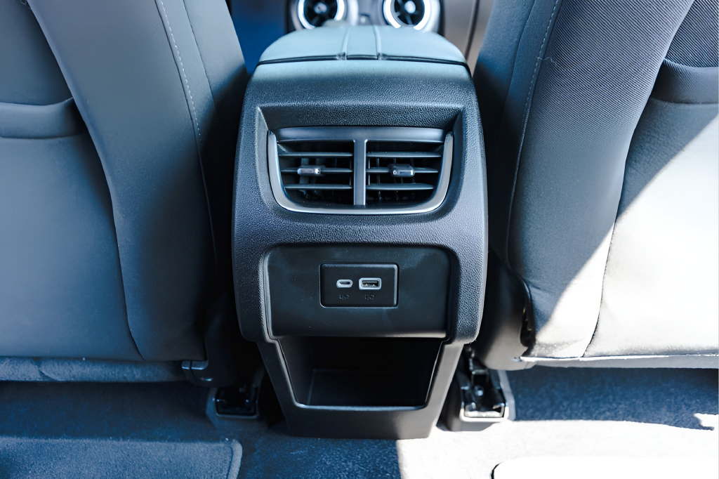Used 2021 Chevrolet Blazer LT w/ LPO, Sport Package FWD image 28