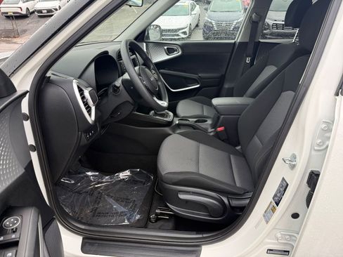 Used 2025 Kia Soul LX w/ LX Technology Package image 27