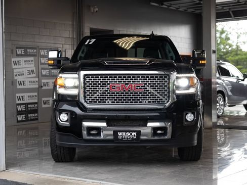 Used 2017 GMC Sierra 2500 Denali w/ Duramax Plus Package AWD/4WD image 3